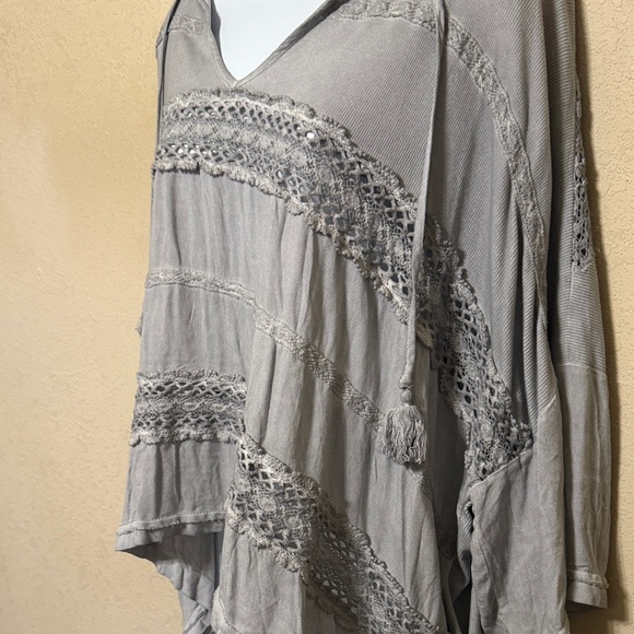 POL Crochet-Trim Hooded Tunic in Light sage - Picture 5 of 9